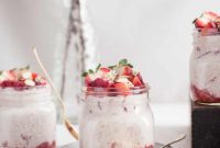 Strawberry Cream Overnight Oats