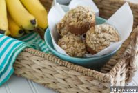Cinnamon Walnut Streusel Banana Muffins