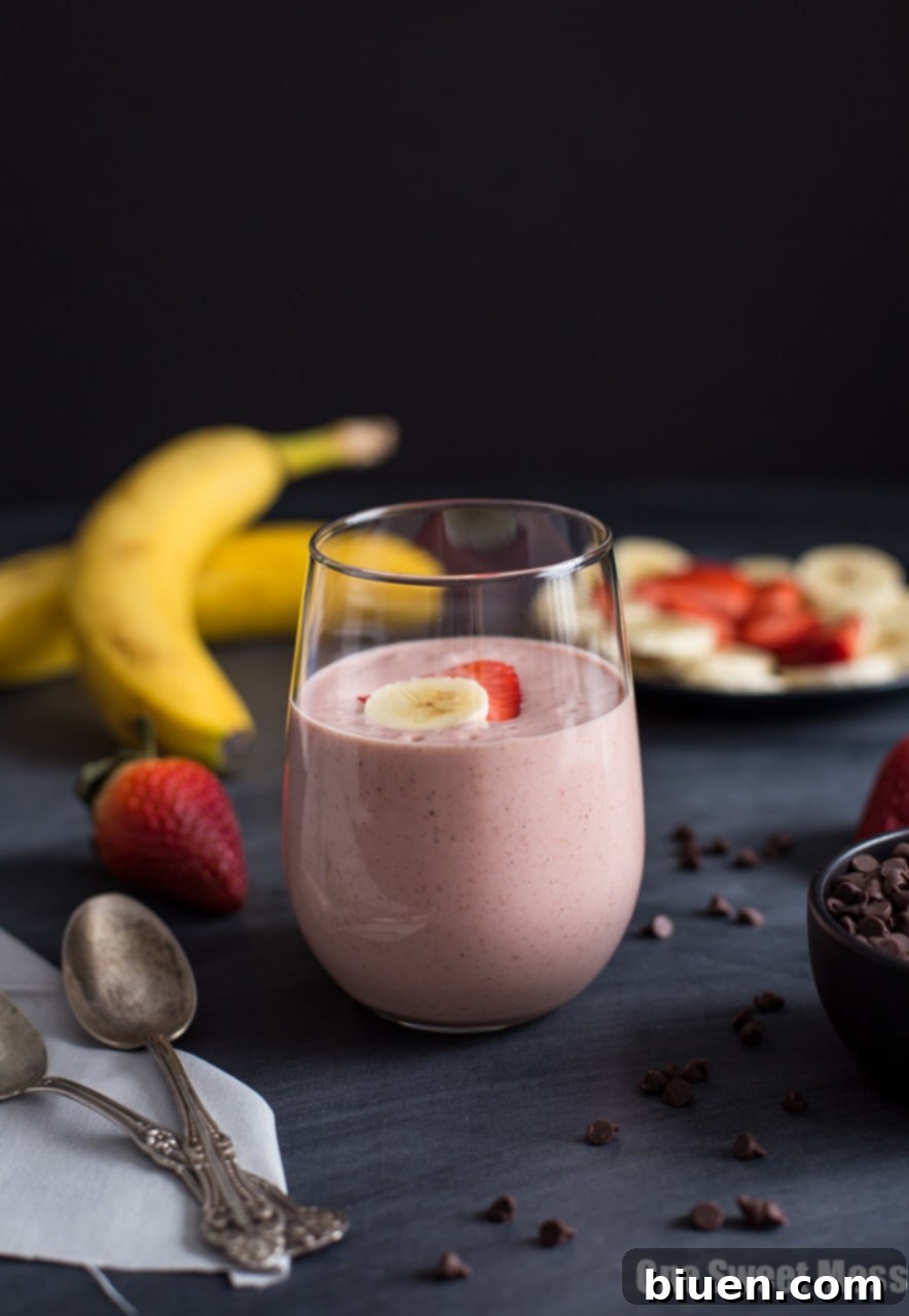 Strawberry Banana Blender Pudding with a spoon