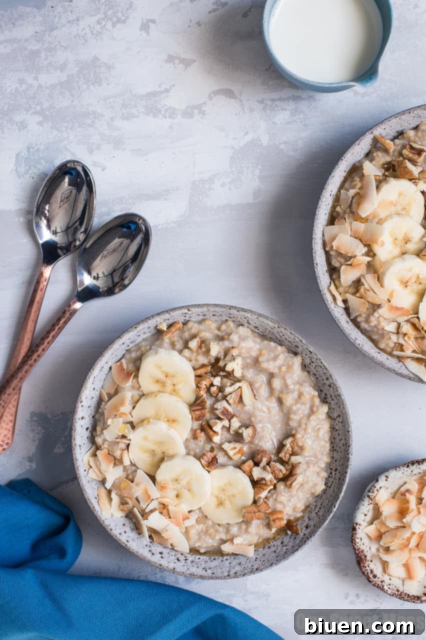 Individual portions of Banana Bread Steel Cut Oatmeal in glass jars, perfectly prepped for a week of healthy, grab-and-go vegan breakfasts.