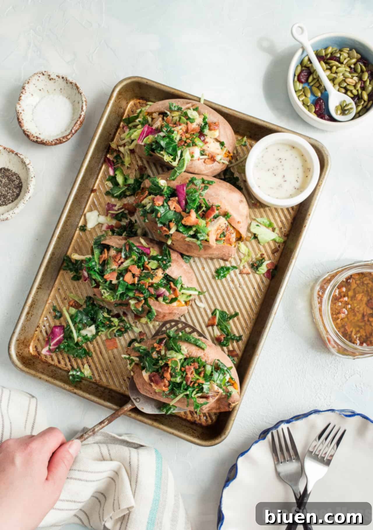 Grilled chicken pieces glazed with poppy seed dressing