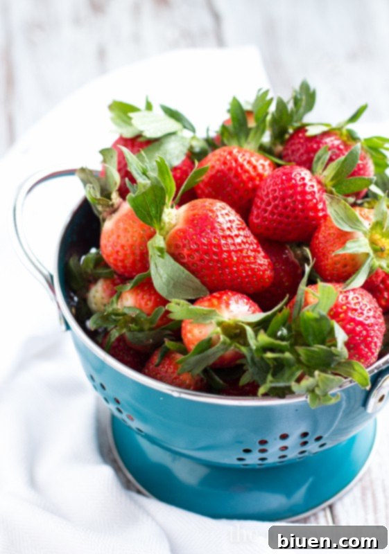 Strawberry Peach Malted Smoothie | www.themessybakerblog.com