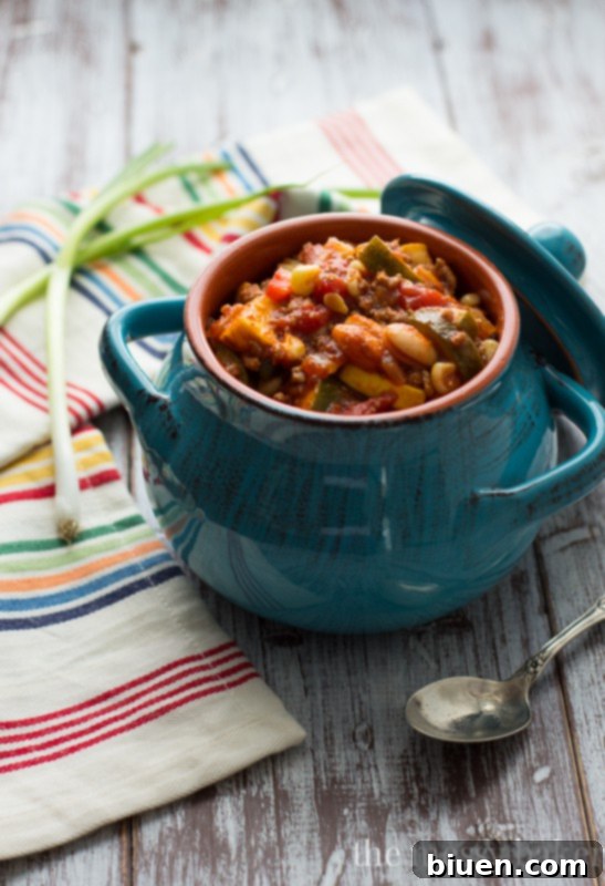 Harvest Chili Bowls Recipe | A delicious and easy one-pot beef chili for fall
