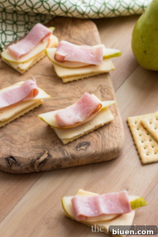 Smoked Ham, Havarti and Pear Crackers 4 Havarti, Pear, & Smoked Ham on Crackers – an easy appetizer recipe for entertaining with premium ingredients | www.themessybakerblog.com