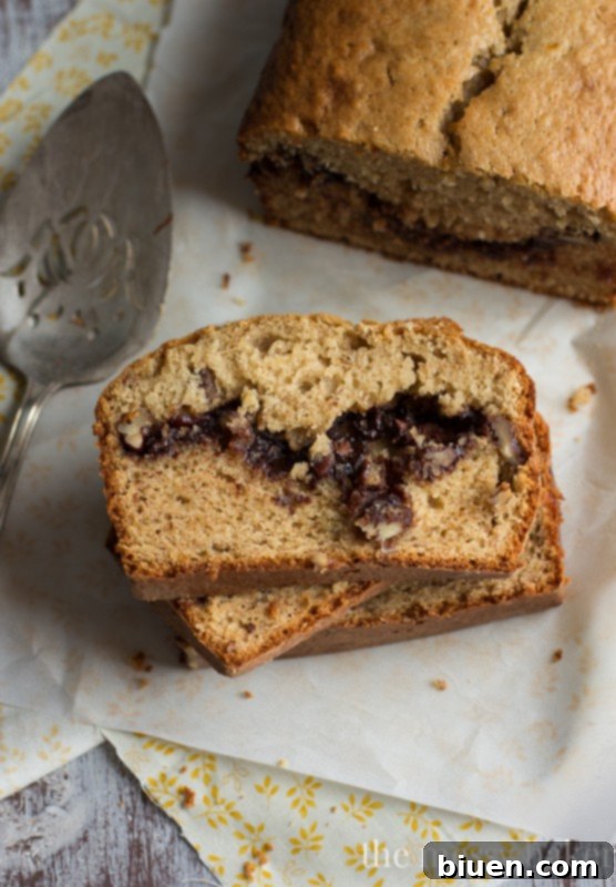 Nutella & Toasted Pecan Swirl Banana Bread | www.themessybakerblog.com