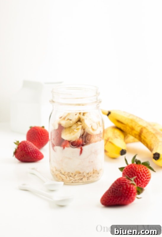 Strawberry Banana Overnight Oats | A creamy mixture of Greek yogurt, vanilla almond milk, fresh fruit, and oats. This healthy breakfast tastes like a decadent dessert.