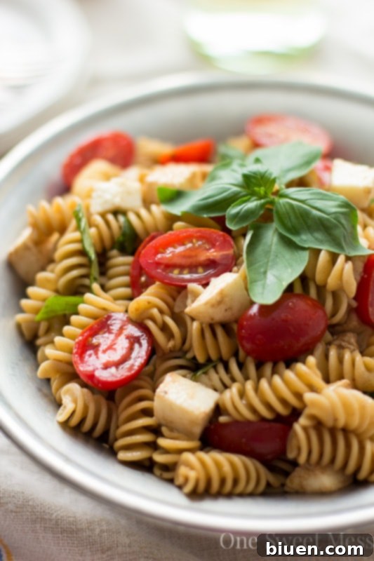 Caprese Pasta Salad {Vegetarian} 