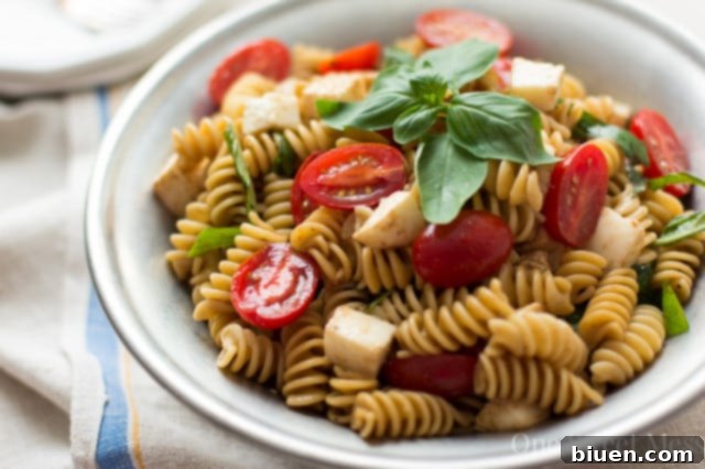 Caprese Pasta Salad {Vegetarian} 